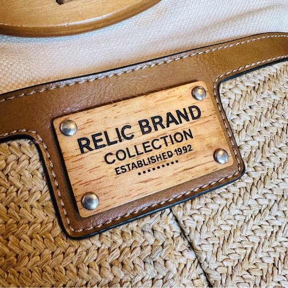 RELIC BRAND COLLECTION ESTABLISHED 1992 WHITE TAN CANVAS WOODEN HANDLE GOOD COND - Picture 11 of 15